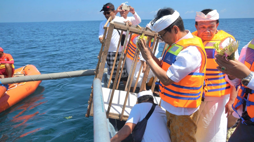 Sekda Adi Arnawa Mulang Pakelem, Dimulainya Penanganan Keretakan Tebing Pura Uluwatu